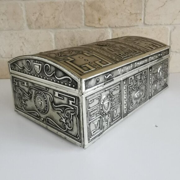 Vintage Holland Treasure Chest Tin Metal Victoria Biscuit Hinged Lid Kids Toy - Picture 3 of 10